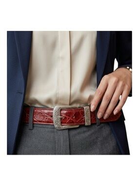 Women’s Navasota Croc-Embossed Leather Belt with Engraved Silver Buckle Size 29